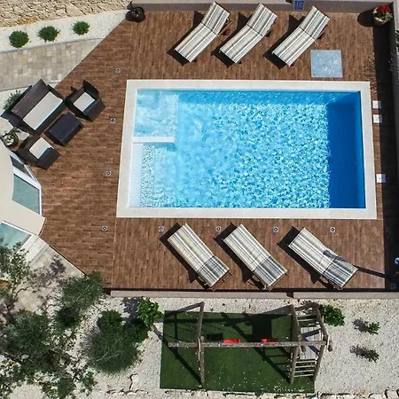 Villa 6-bedroom Chiara With Sea View *
