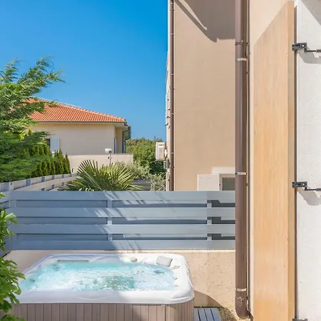 Villa 6-bedroom Chiara With Sea View Premantura