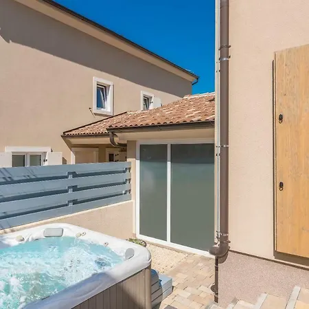 6-bedroom Chiara With Sea View