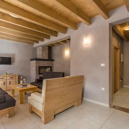 Villa 6-bedroom Chiara With Sea View Premantura