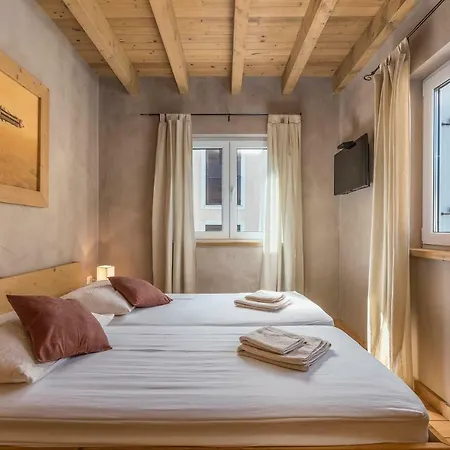 Villa 6-bedroom Chiara With Sea View Premantura