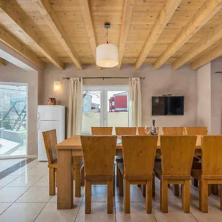 Villa 6-bedroom Chiara With Sea View
