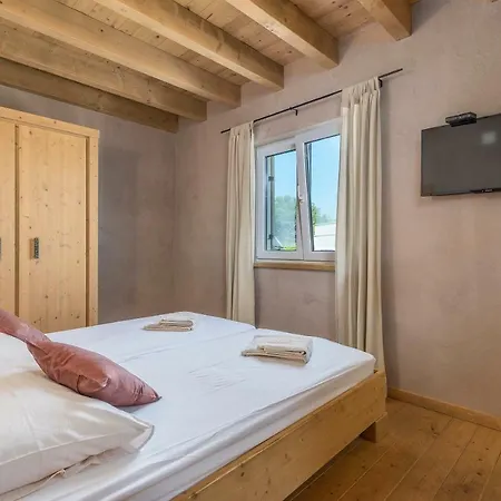 Villa 6-bedroom Chiara With Sea View *