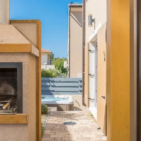 6-bedroom Chiara With Sea View Premantura