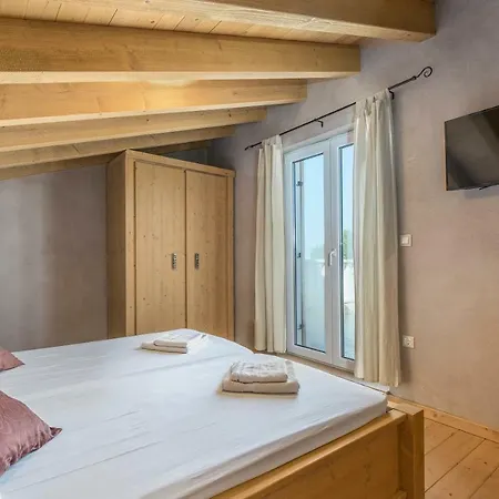 Villa 6-bedroom Chiara With Sea View *