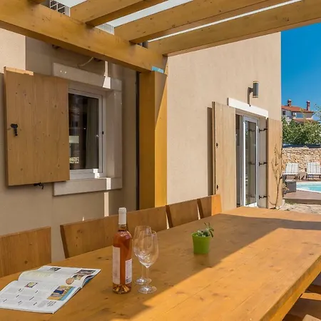 Villa 6-bedroom Chiara With Sea View *