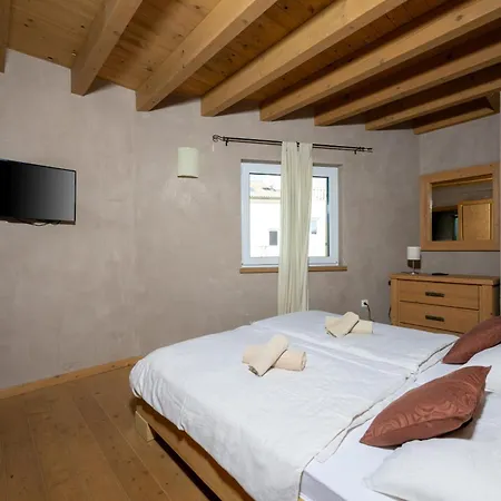 Villa 6-bedroom Chiara With Sea View Premantura