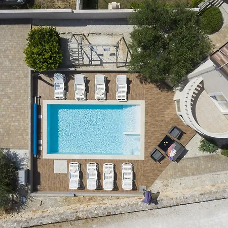 Villa 6-bedroom Chiara With Sea View *