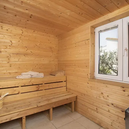 Villa 6-bedroom Chiara With Sea View