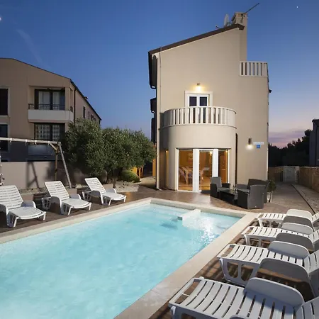 Villa 6-bedroom Chiara With Sea View