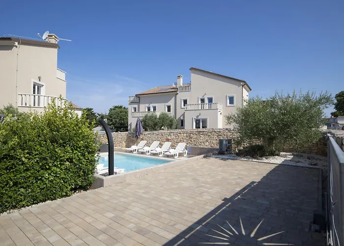 6-bedroom Chiara With Sea View *