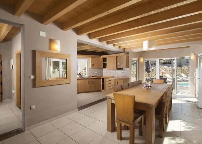6-bedroom Chiara With Sea View