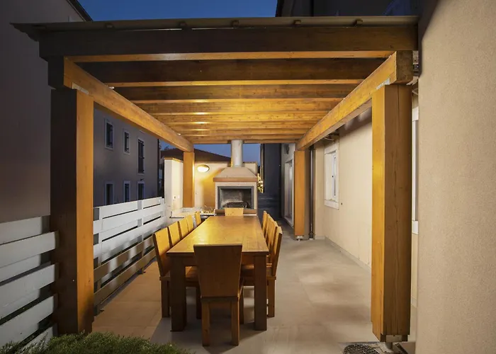 Villa 6-bedroom Chiara With Sea View *