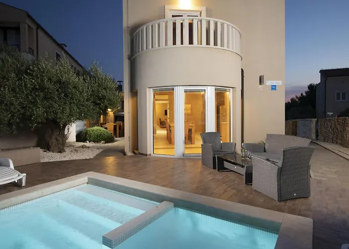 Villa 6-bedroom Chiara With Sea View *